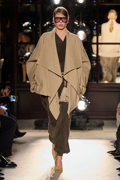 Look 27
